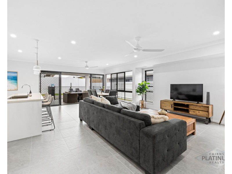 9 Wattledale Bend, Trinity Beach QLD 4879