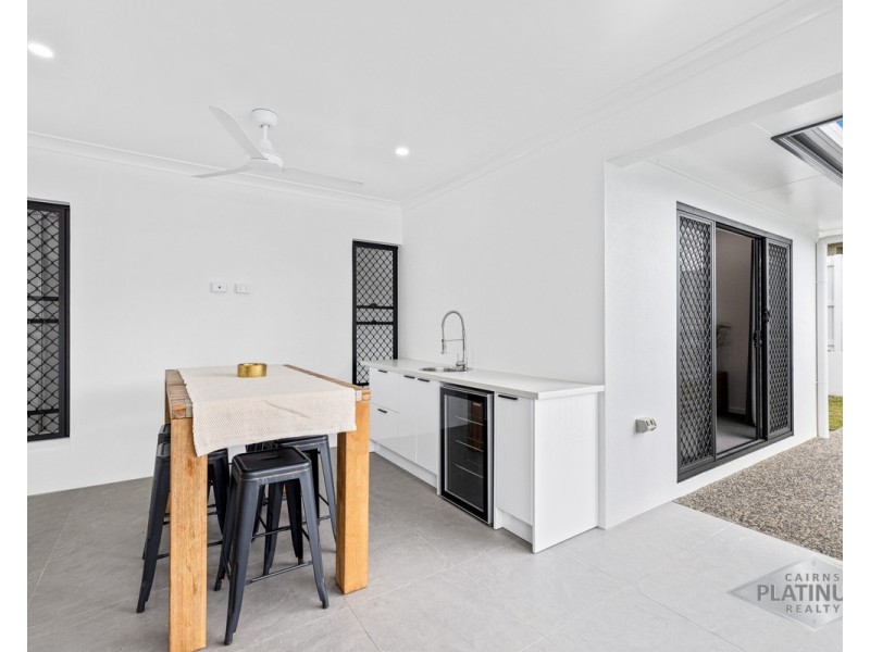 9 Wattledale Bend, Trinity Beach QLD 4879