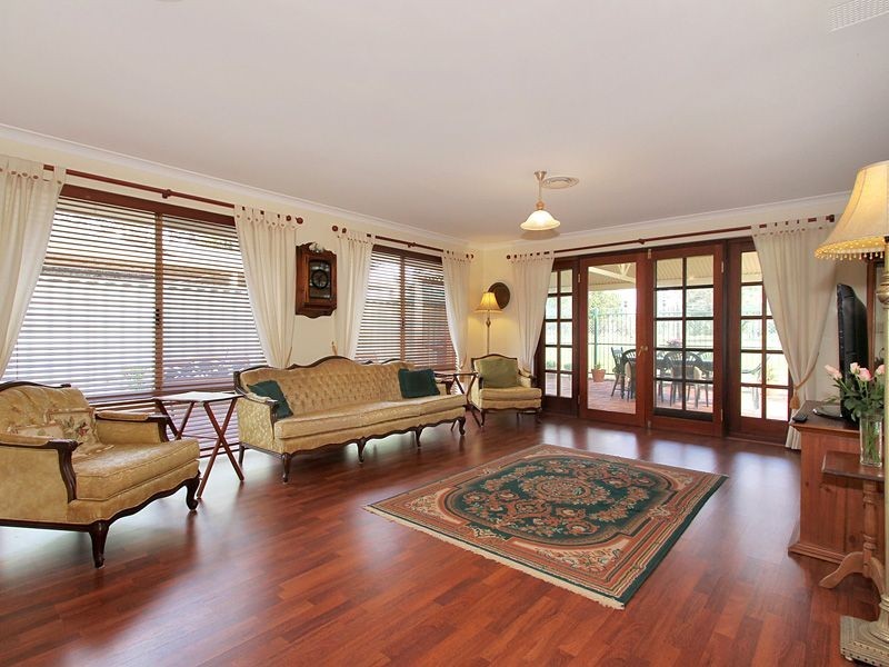 24 Gentle Circle, South Guildford WA 6055