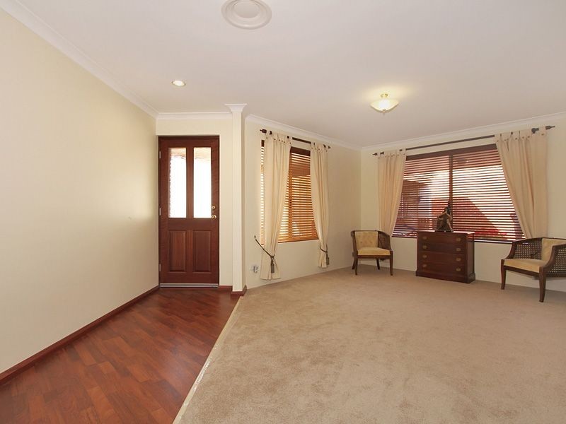 24 Gentle Circle, South Guildford WA 6055