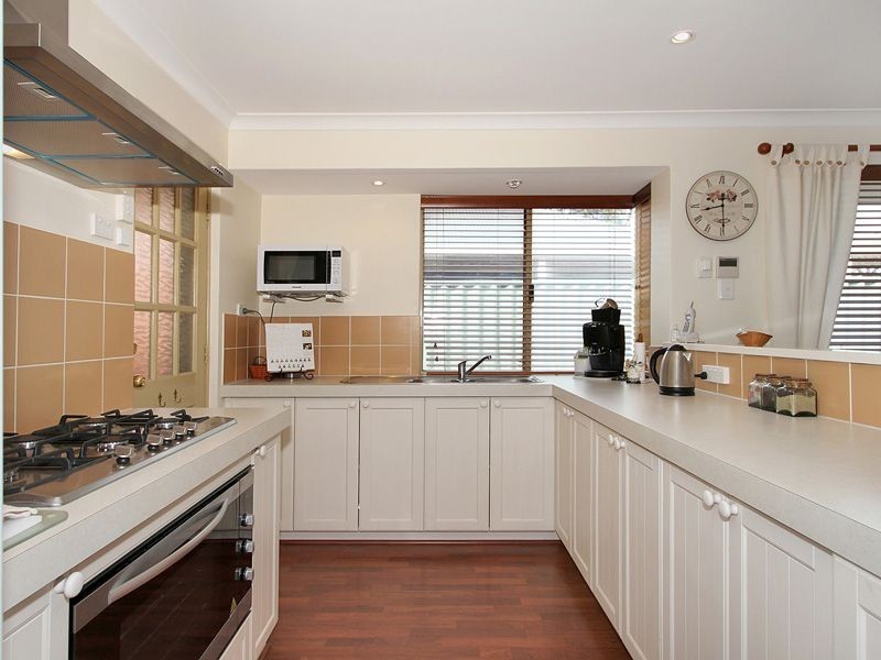 24 Gentle Circle, South Guildford WA 6055