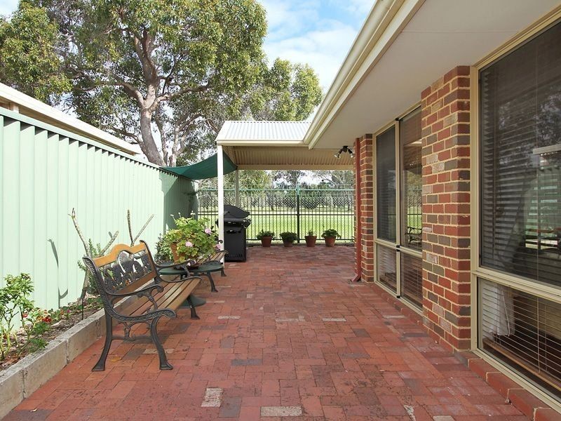 24 Gentle Circle, South Guildford WA 6055