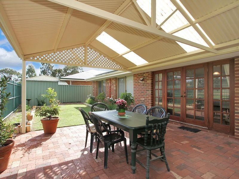 24 Gentle Circle, South Guildford WA 6055