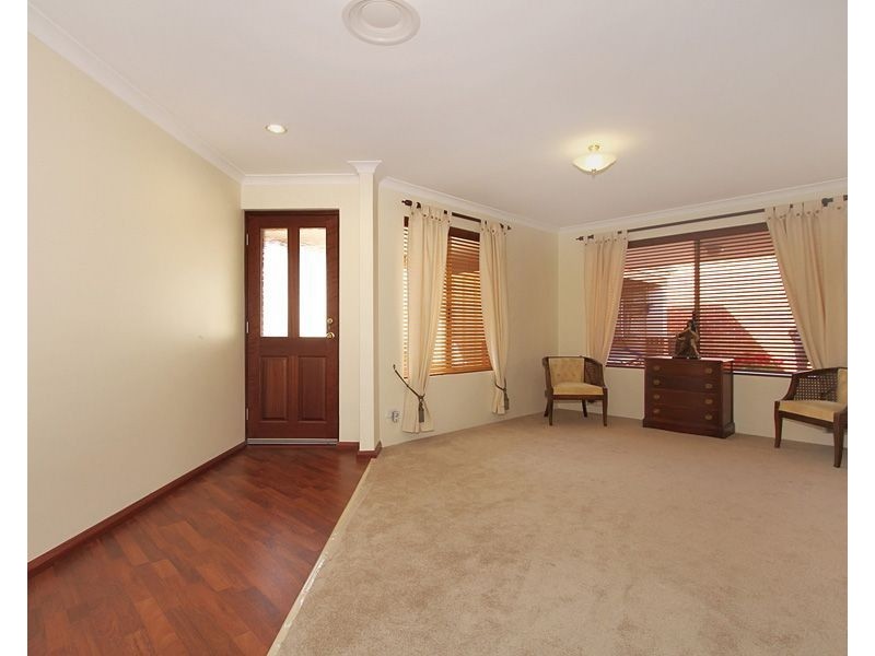 24 Gentle Circle, South Guildford WA 6055