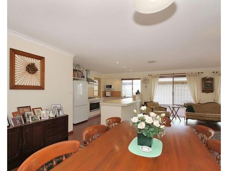 24 Gentle Circle, South Guildford WA 6055