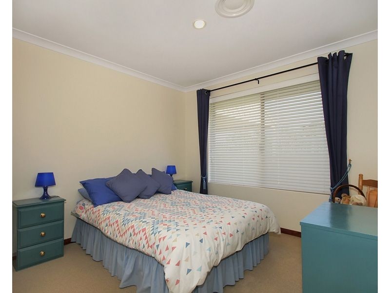 24 Gentle Circle, South Guildford WA 6055