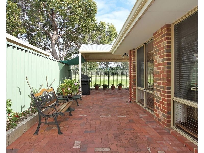 24 Gentle Circle, South Guildford WA 6055