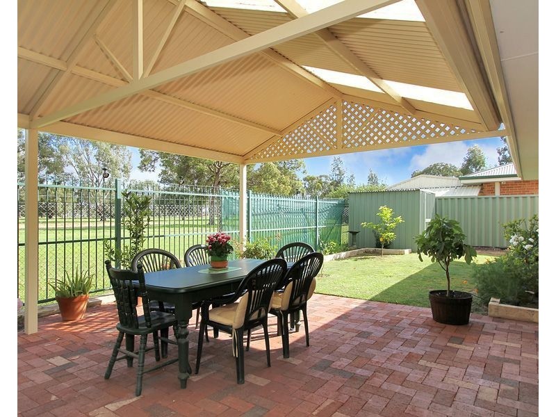 24 Gentle Circle, South Guildford WA 6055