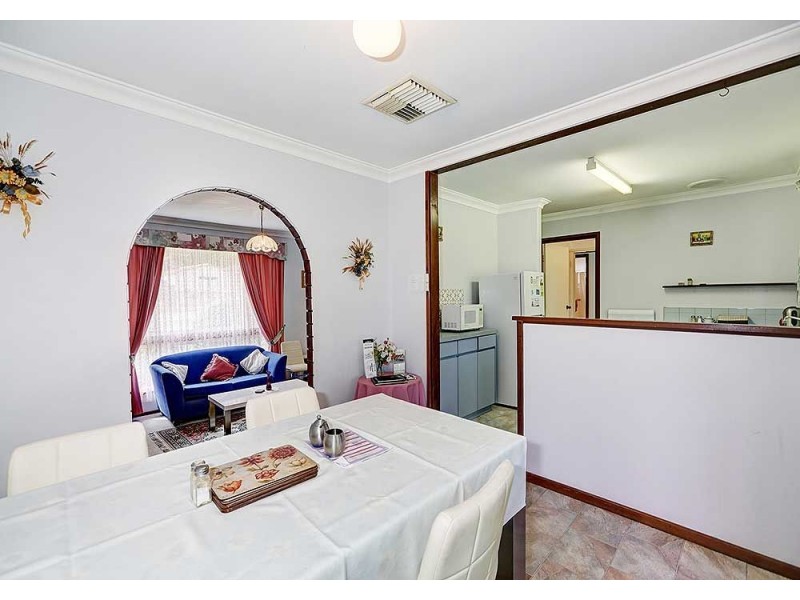 5 Casuarina Road, Maida Vale WA 6057