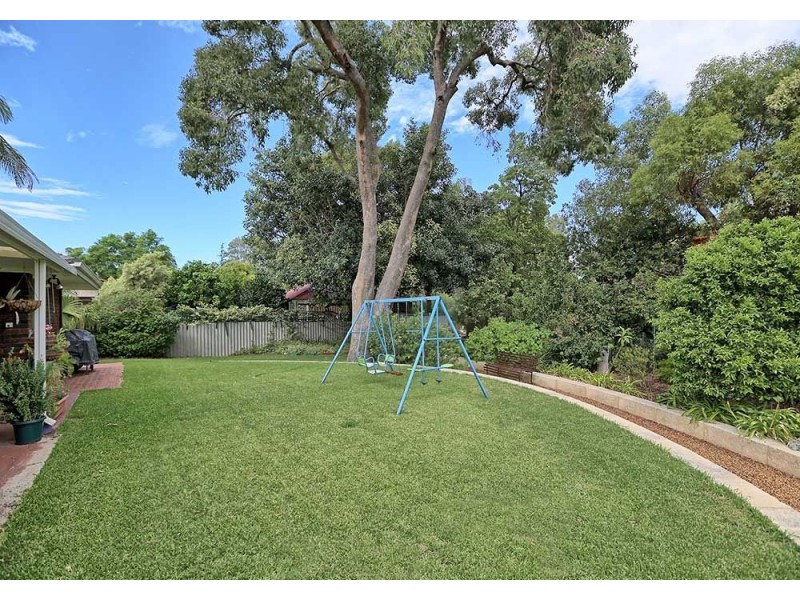 5 Casuarina Road, Maida Vale WA 6057