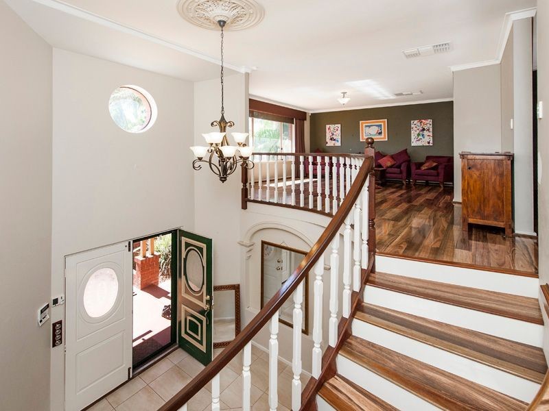 11 Almondtree Lane, Maida Vale WA 6057