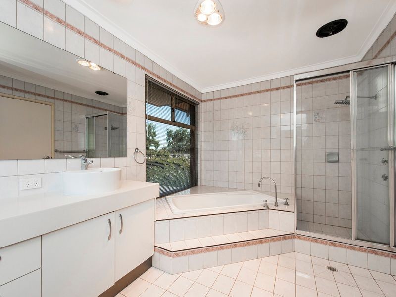 11 Almondtree Lane, Maida Vale WA 6057