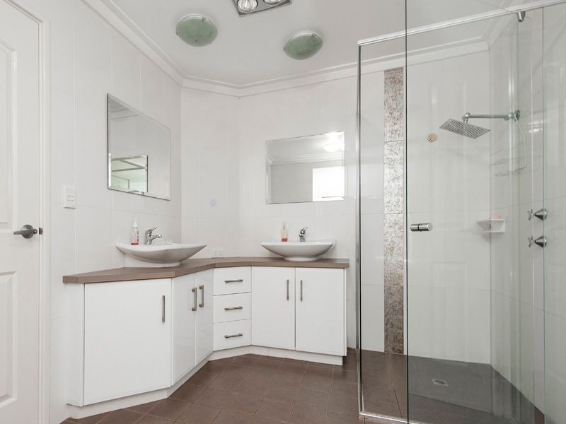 11 Almondtree Lane, Maida Vale WA 6057