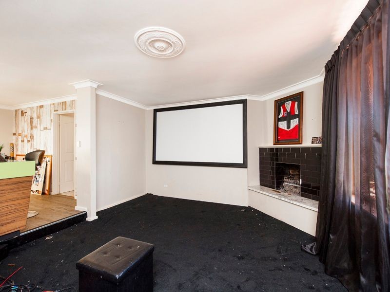 11 Almondtree Lane, Maida Vale WA 6057