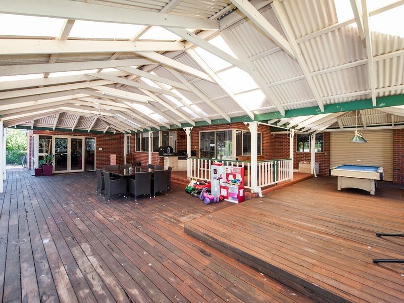 11 Almondtree Lane, Maida Vale WA 6057