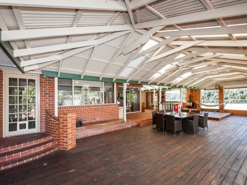 11 Almondtree Lane, Maida Vale WA 6057