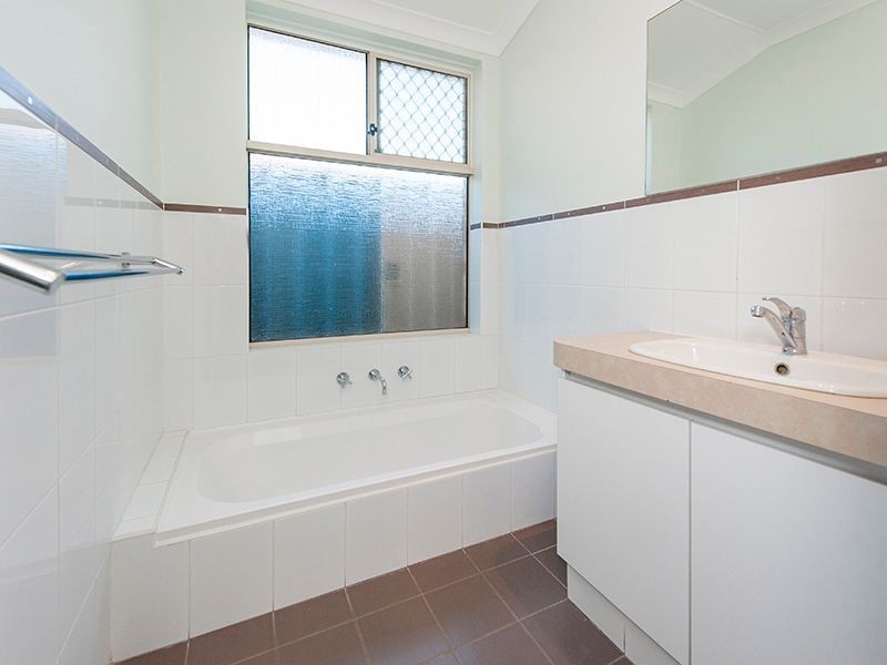 3/2A Frost Street, Swan View WA 6056