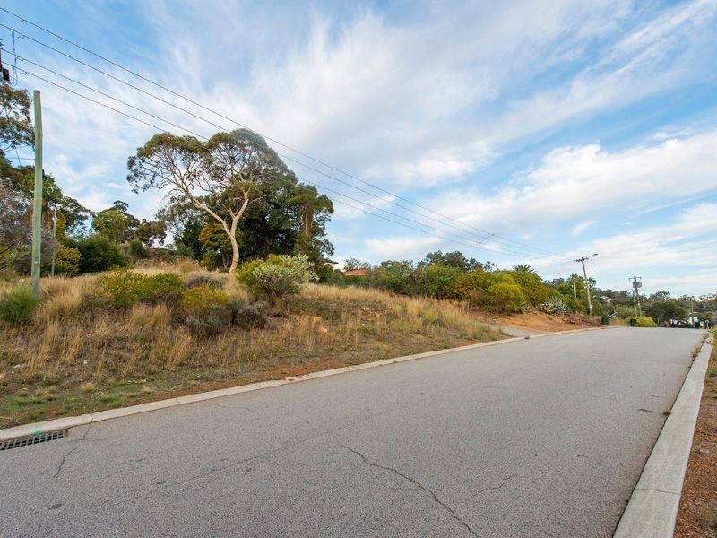 8 Gray Road, Gooseberry Hill WA 6076