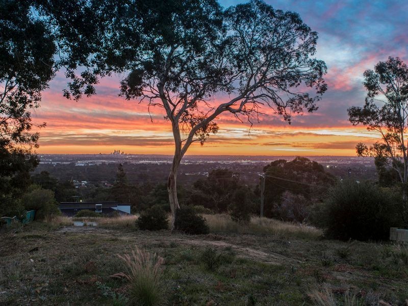 8 Gray Road, Gooseberry Hill WA 6076