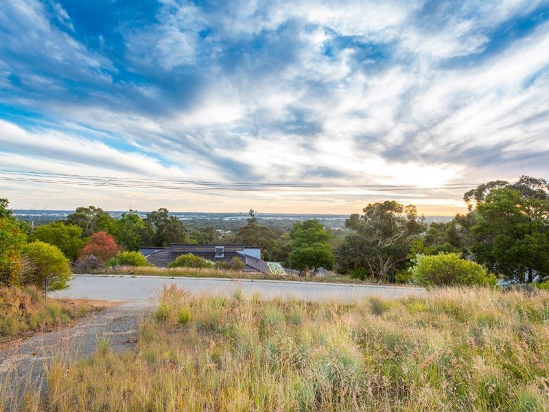 8 Gray Road, Gooseberry Hill WA 6076