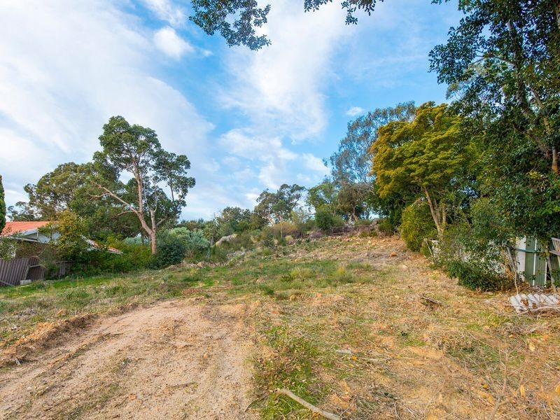 8 Gray Road, Gooseberry Hill WA 6076