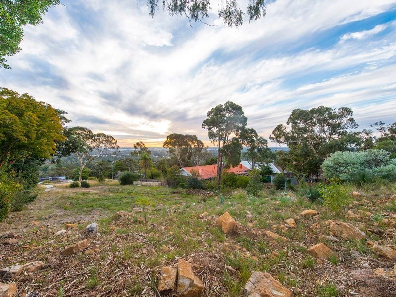 8 Gray Road, Gooseberry Hill WA 6076