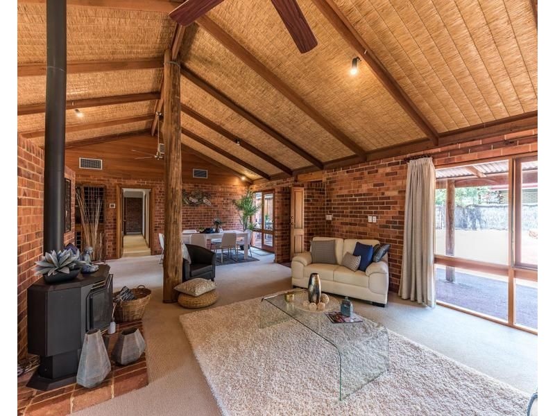 12 Jaraba Avenue, Gooseberry Hill WA 6076