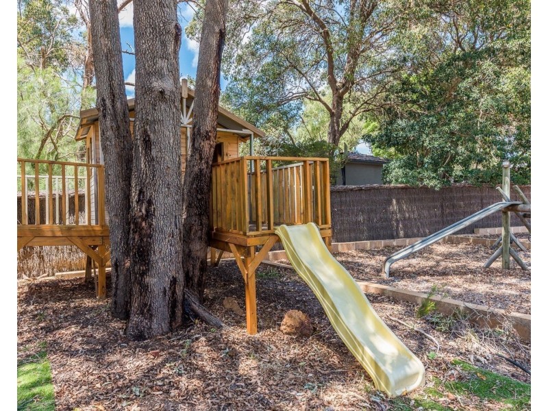 12 Jaraba Avenue, Gooseberry Hill WA 6076