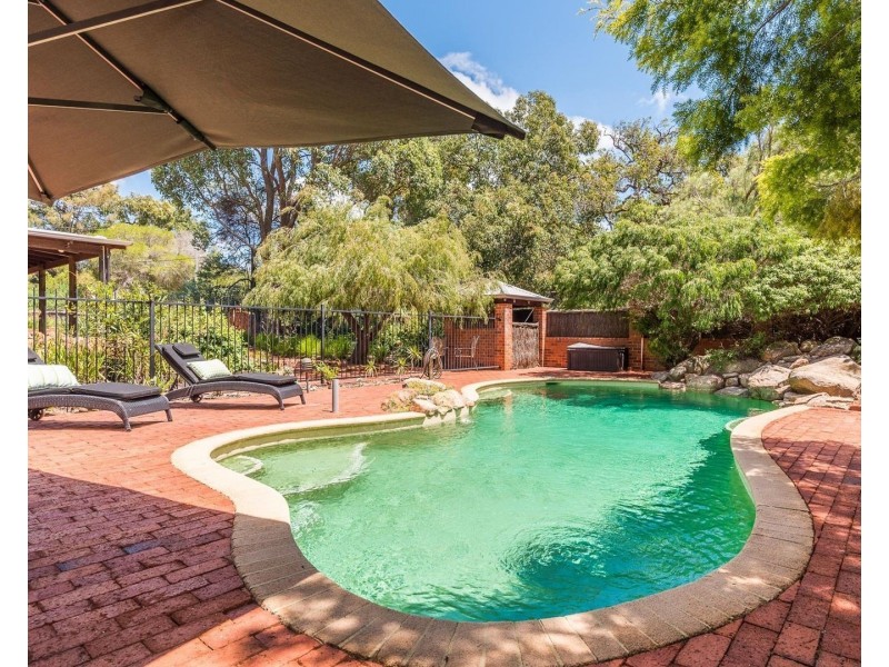 12 Jaraba Avenue, Gooseberry Hill WA 6076