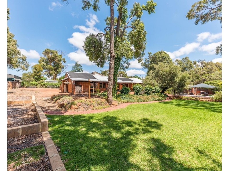 12 Jaraba Avenue, Gooseberry Hill WA 6076