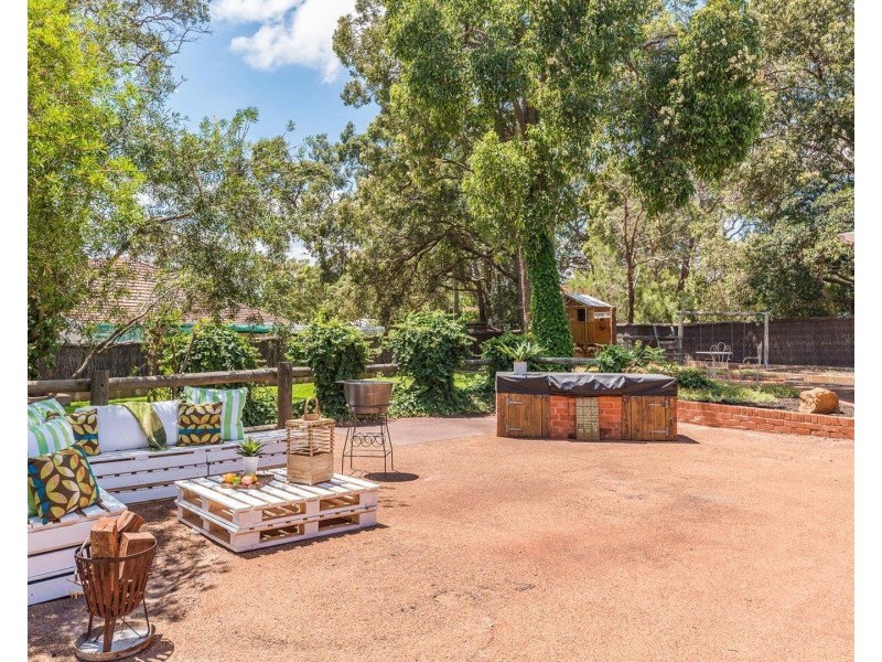 12 Jaraba Avenue, Gooseberry Hill WA 6076