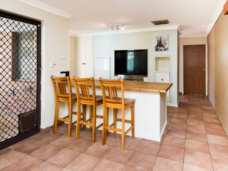 4 Leith Place, High Wycombe WA 6057