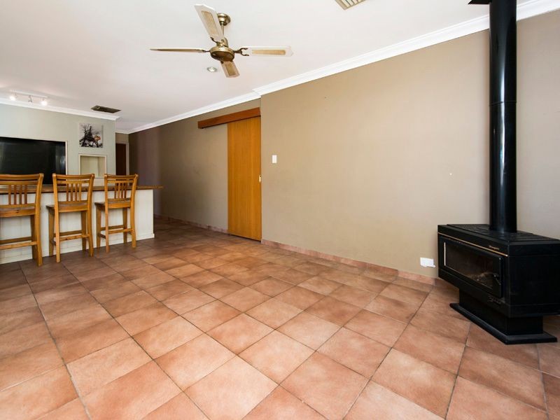 4 Leith Place, High Wycombe WA 6057