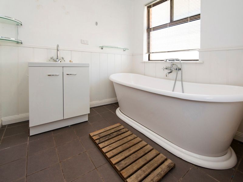 4 Leith Place, High Wycombe WA 6057