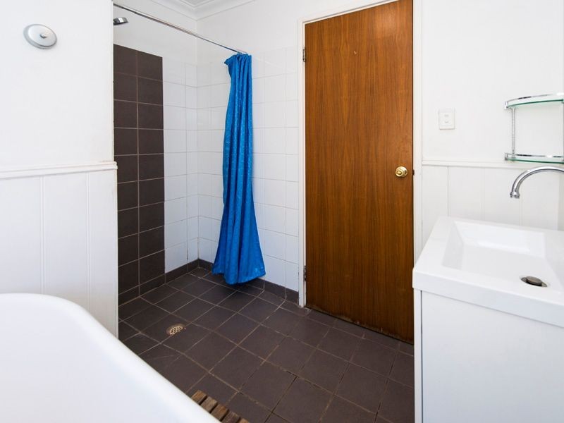 4 Leith Place, High Wycombe WA 6057