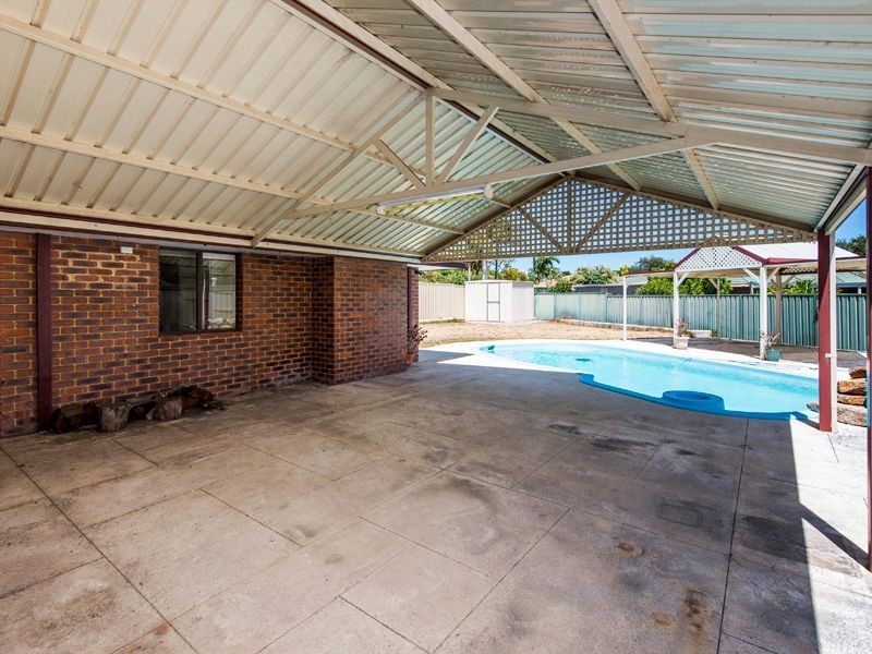 4 Leith Place, High Wycombe WA 6057