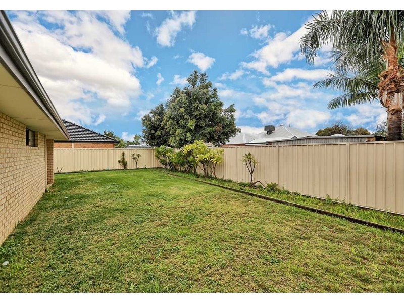 55 Baza Gardens, Maida Vale WA 6057