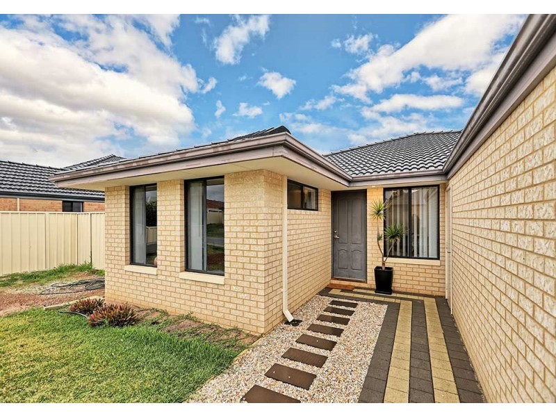 55 Baza Gardens, Maida Vale WA 6057