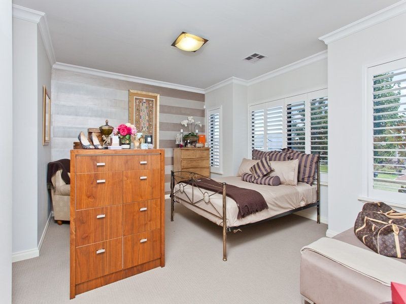 8 Epping Court, High Wycombe WA 6057