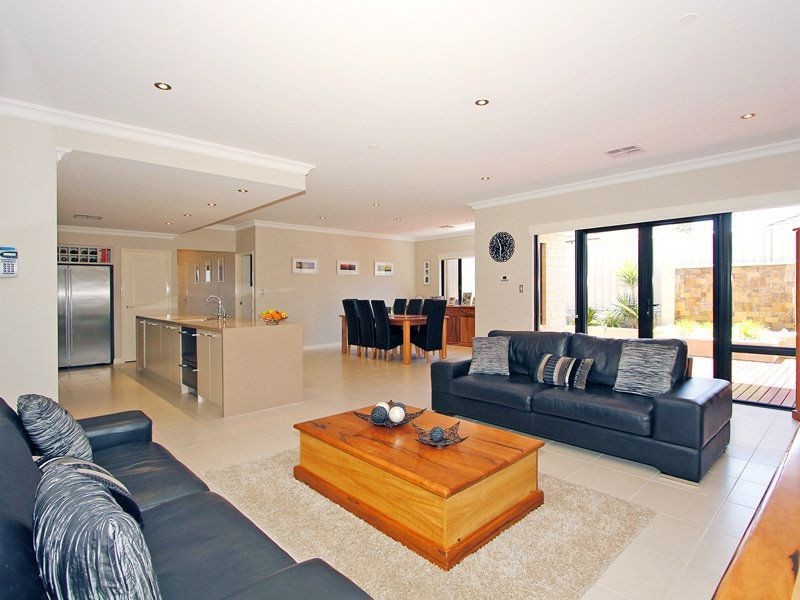 8 Epping Court, High Wycombe WA 6057