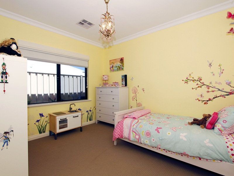 8 Epping Court, High Wycombe WA 6057