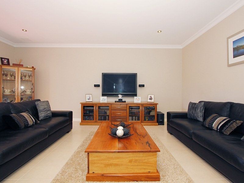 8 Epping Court, High Wycombe WA 6057