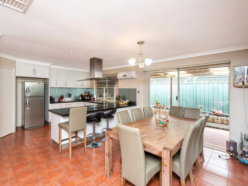 21 Regency Ramble, Wattle Grove WA 6107