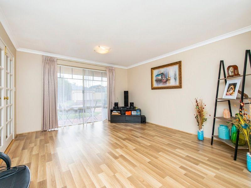 21 Regency Ramble, Wattle Grove WA 6107