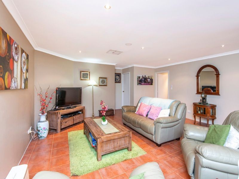 21 Regency Ramble, Wattle Grove WA 6107