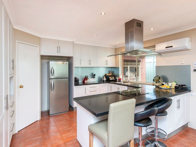 21 Regency Ramble, Wattle Grove WA 6107