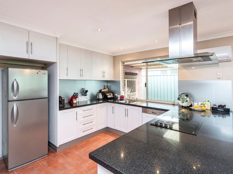 21 Regency Ramble, Wattle Grove WA 6107