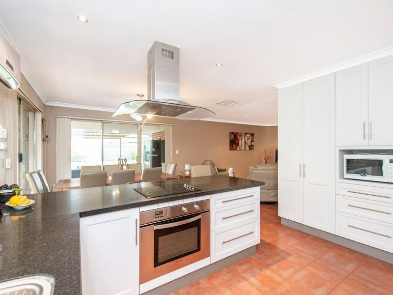 21 Regency Ramble, Wattle Grove WA 6107