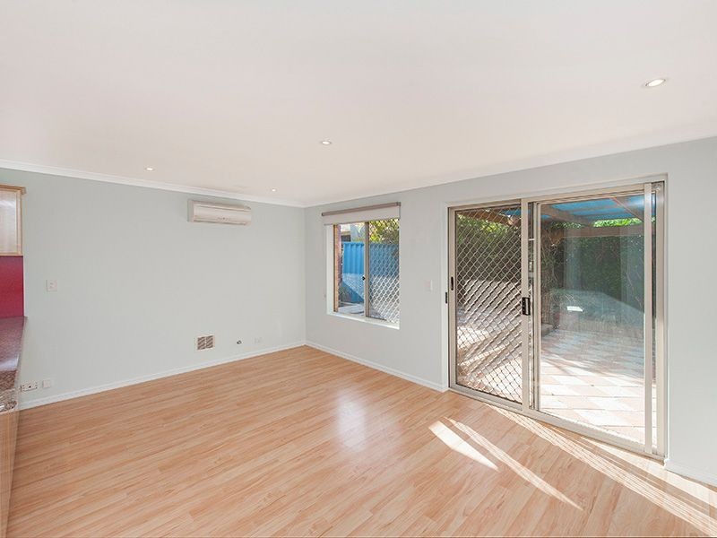 3/2A Frost Street, Swan View WA 6056