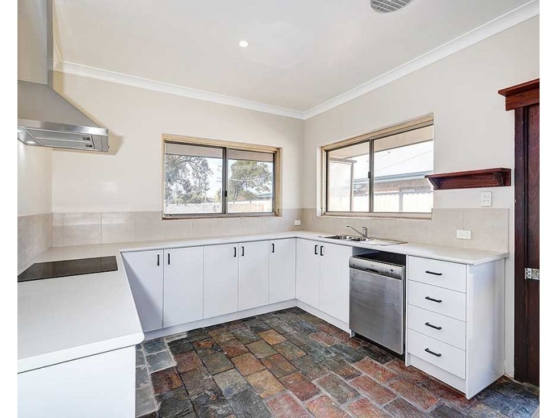 35 Sorensen Road, High Wycombe WA 6057